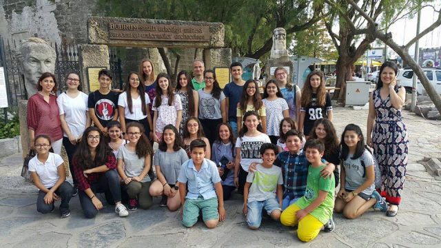 Hüseyin Turgut Karabağlı Ortaokulu öğrencileri